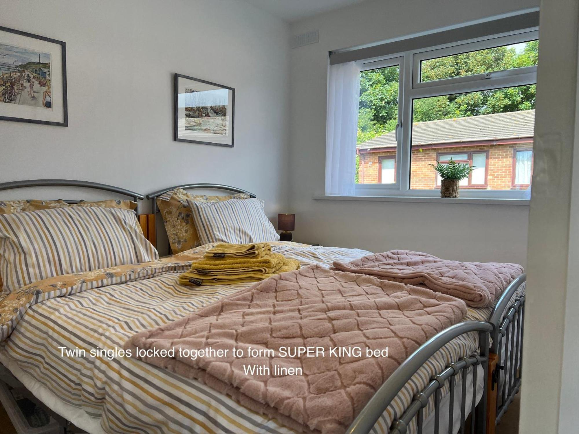 Valley View Self-Catering Coastal Bungalow In Rural West Wight Freshwater Exterior foto